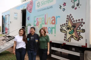 Vereadoras Karla Gomes e Isa Marcondes acompanharam os primeiros atendimentos nesta segunda-feira (Foto: F. Grott/CMD)