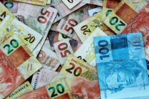 Endividamento das Famílias Recua para 48,6% em Julho, Aponta Banco Central