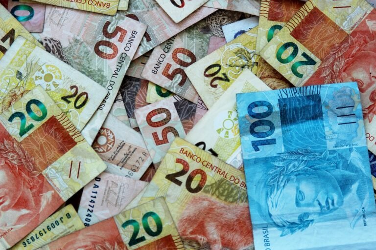 Endividamento das Famílias Recua para 48,6% em Julho, Aponta Banco Central