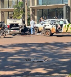 AGORA: Acidente com carro em cruzamento da Joaquim Alves Taveira com João Cândido da Câmara