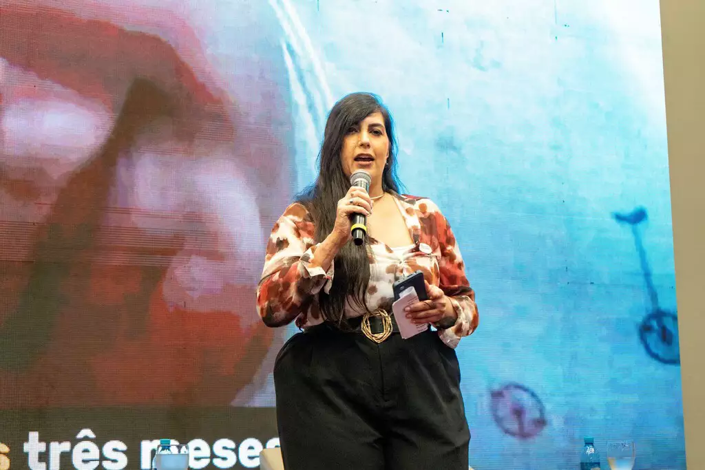 Barbara Penna palestrou durante evento na Capital (Foto: Divulgação)
