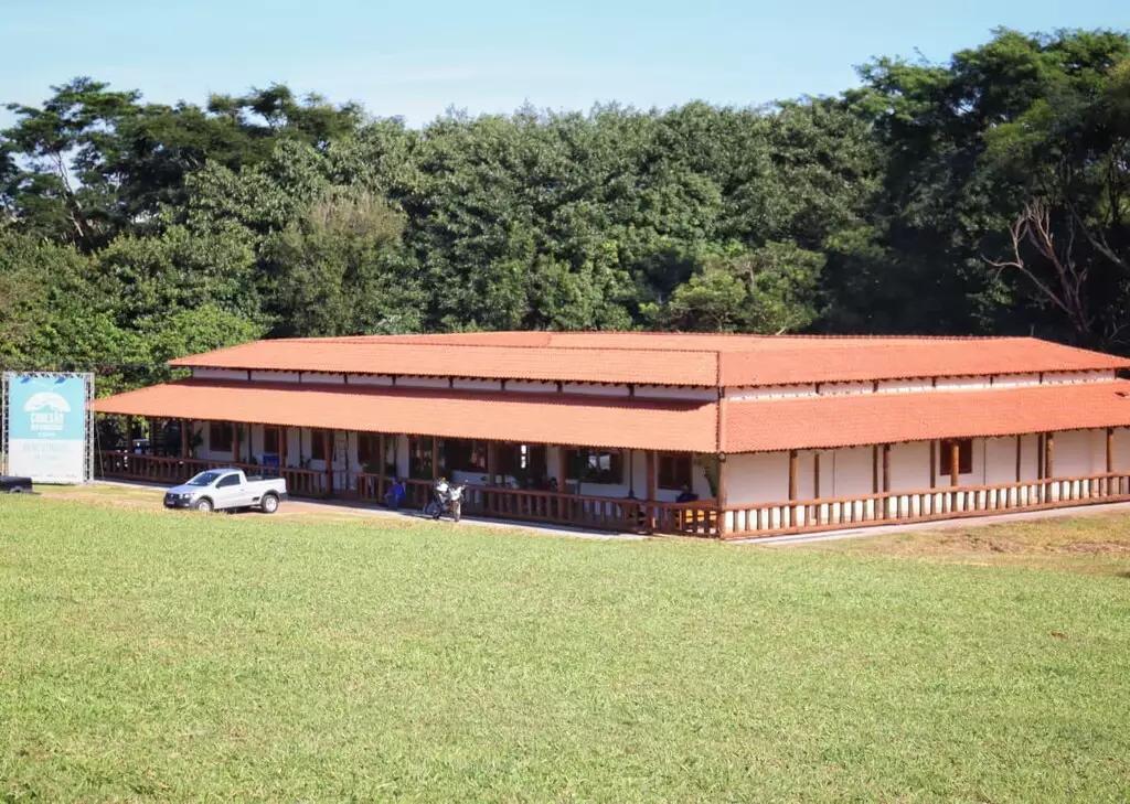 Casa foi erguida no Parque das Nações Indígenas, há 15 anos (Foto: Osmar Veiga)