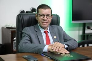 Pedro Pepa visita a Praça Cinquentenário e pede recursos para revitalização. (Crédito: F.Grott)