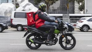 Governo determina que apps mostrem quanto ficam e quanto repassam a motoristas e entregadores em cada corrida