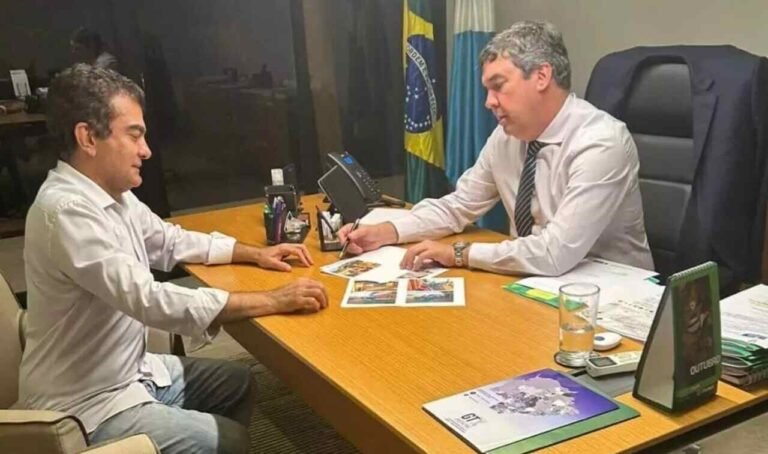 Marçal Filho durante encontro com Eduardo Riedel (Foto: Divulgação)