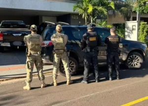 Equipe da Polícia Federal durante a Operação Terra Forjada. (Foto: Divulgação/PF).