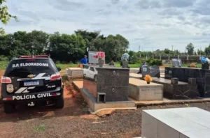 Viatura da Polícia Civil em atendimento da ocorrênciaq (Foto: Ta Na Mídia Naviraí).