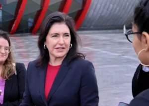 Simone Tebet deixa MDB, vai ao PSB e muda domicílio para disputar o Senado por São Paulo, encerrando ciclo da família em MS