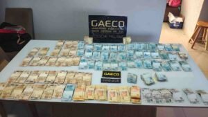 Dinheiro apreendido durante a operação. (Foto: Gaeco/MPMS)