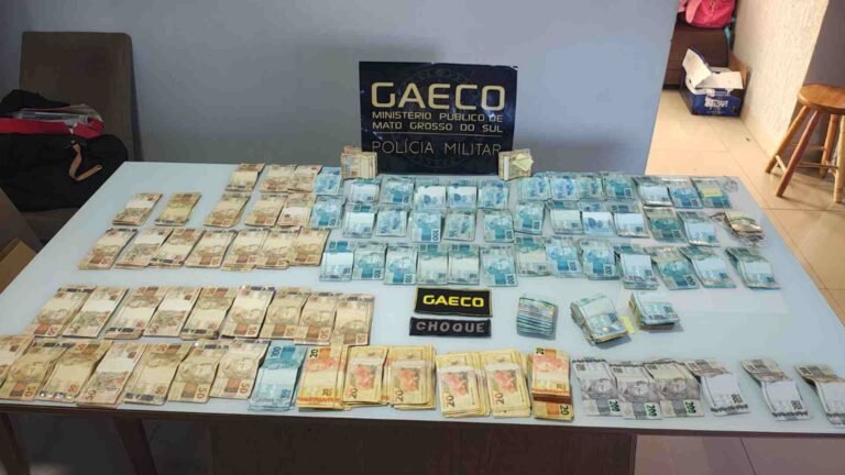 Dinheiro apreendido durante a operação. (Foto: Gaeco/MPMS)