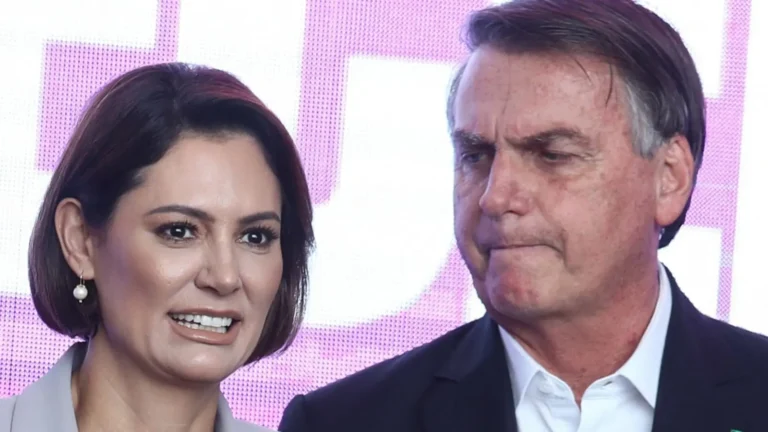 Foto: Michelle e Jair Bolsonaro, em evento do PL Mulher. Reprodução.